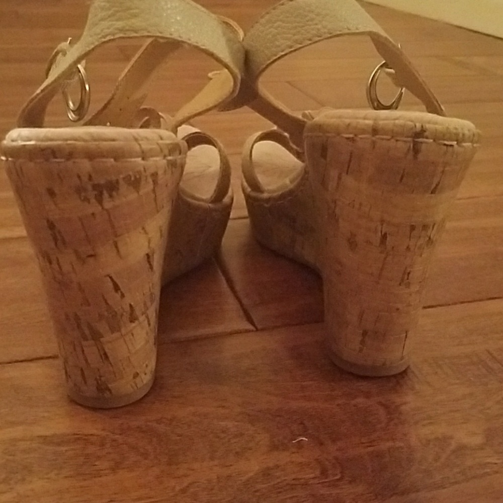 Shoes - Picture 4 of 5